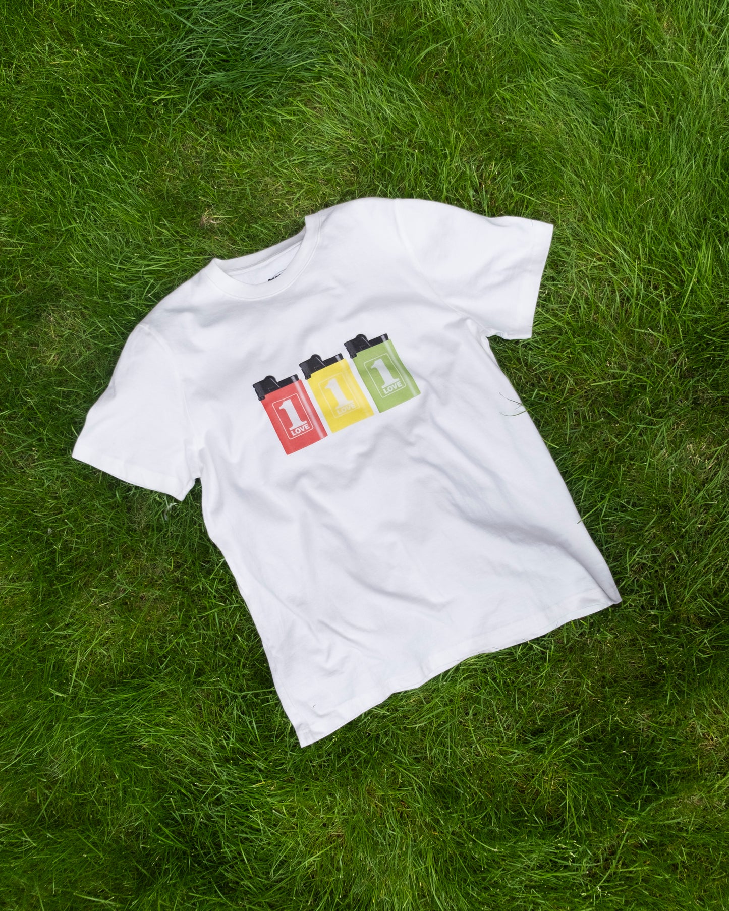 1 Love, Red, Gold, Green Admiral P - T-skjorte